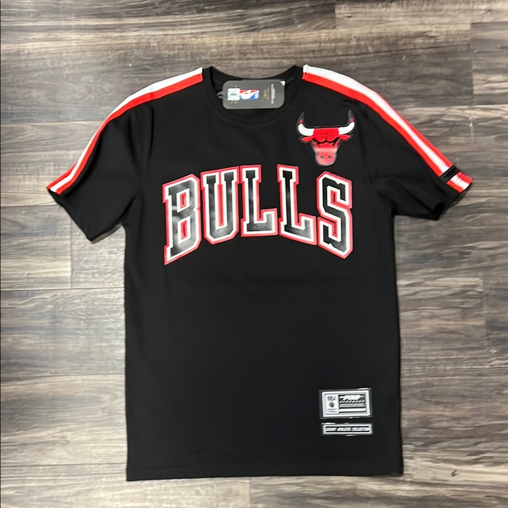 Men’s special edition, licensed Black Bulls Graphic T-Shirt